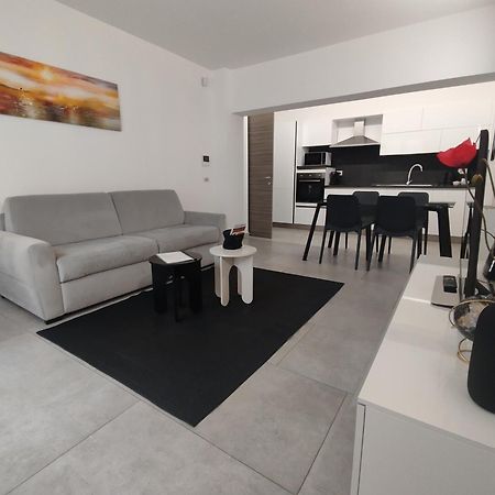 Pama Mar Apartment Imperia Bagian luar foto