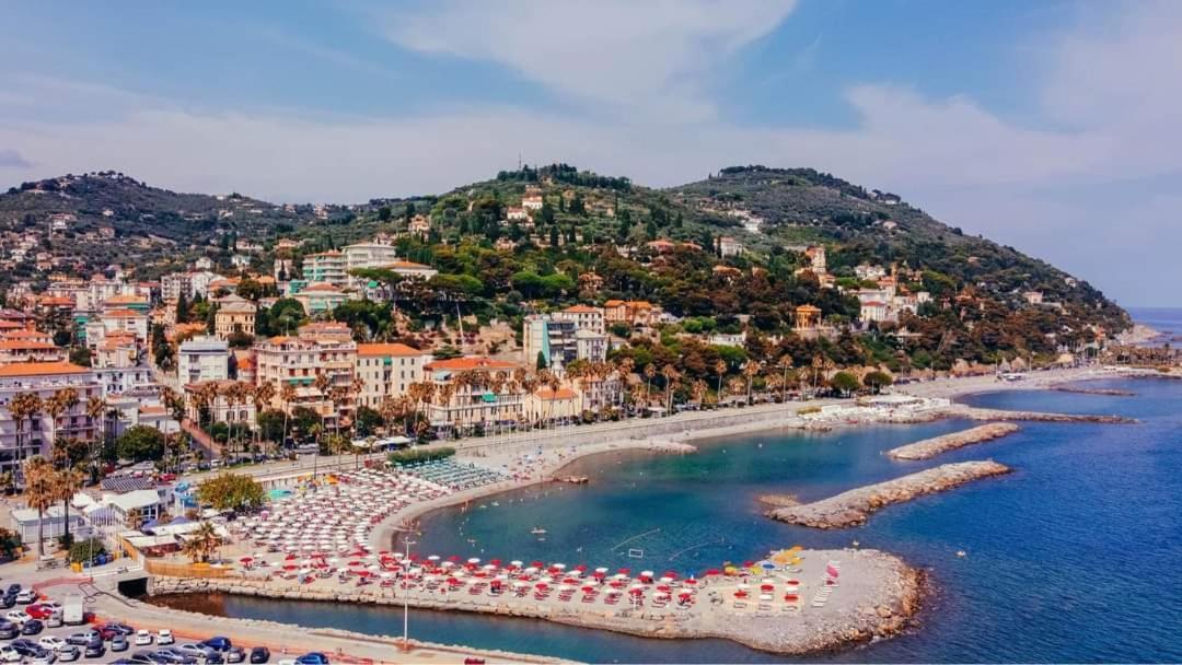 Pama Mar Apartment Imperia Bagian luar foto