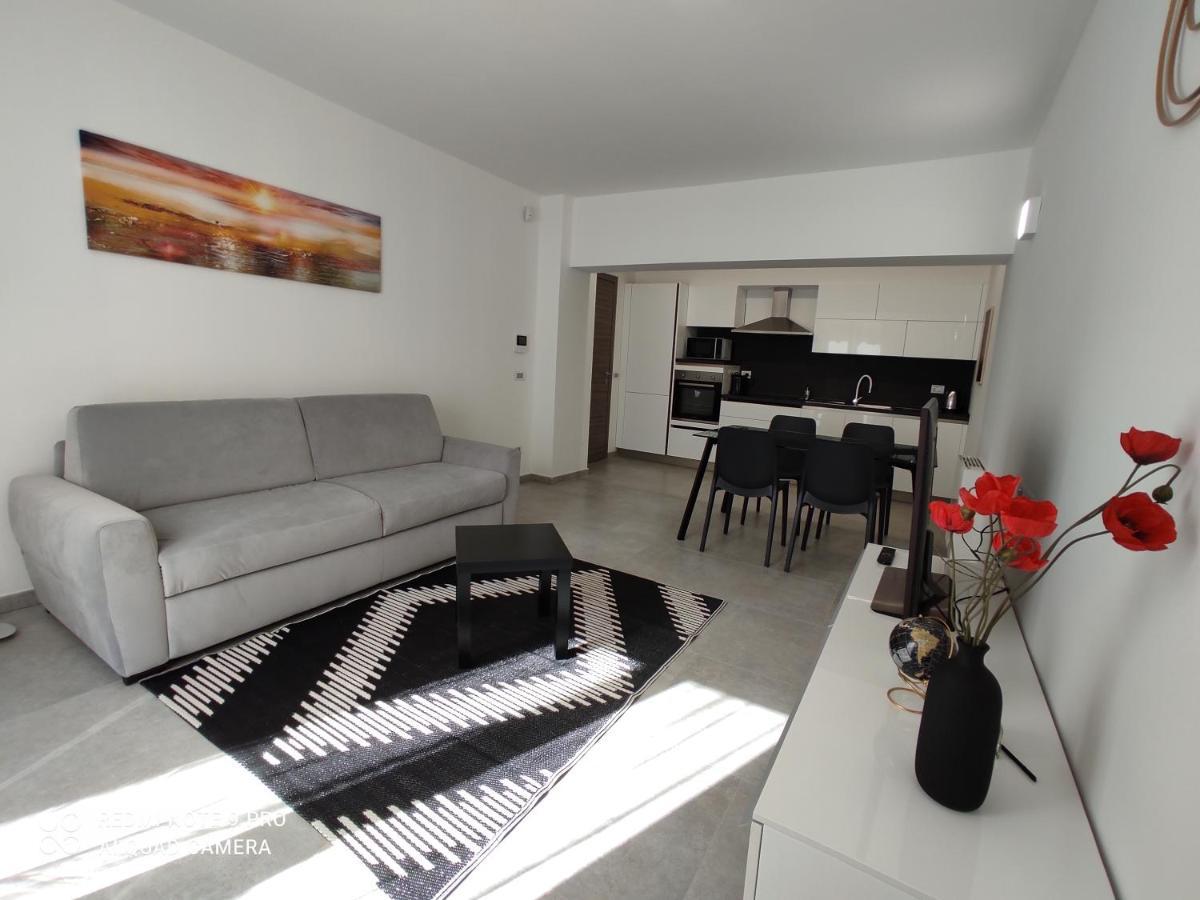 Pama Mar Apartment Imperia Bagian luar foto